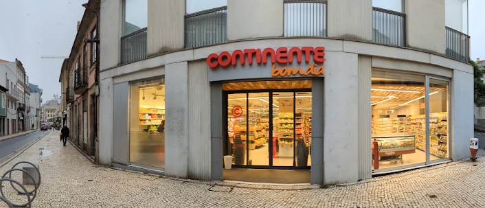 Continente grocery in Porto Foz District