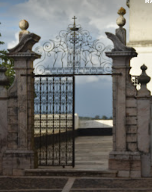 Gate at Estremoz castle