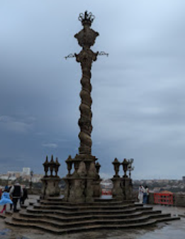 Monument at the Porto Cathedral