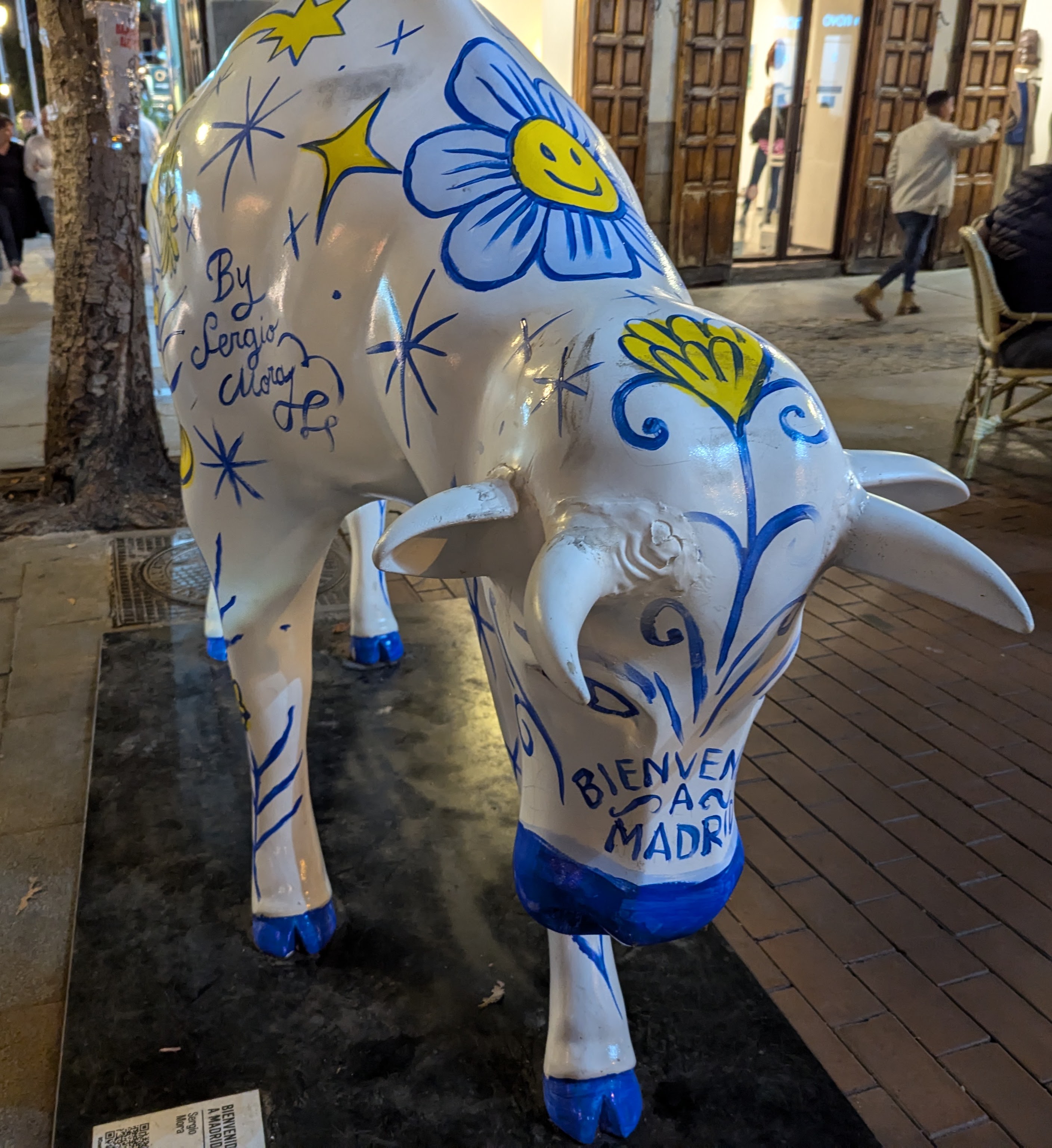 Plaza Chueca cow sculpture