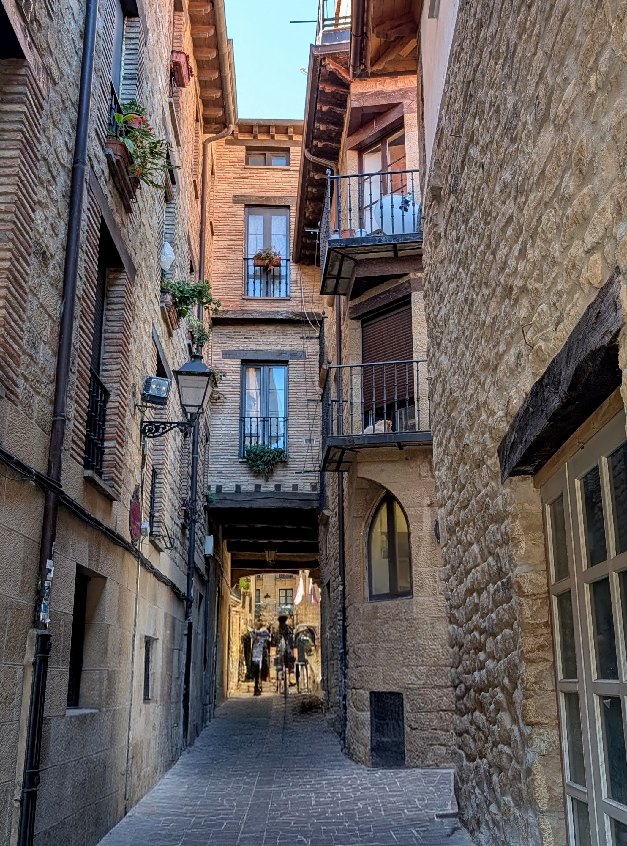 Narrow street in Laguardia