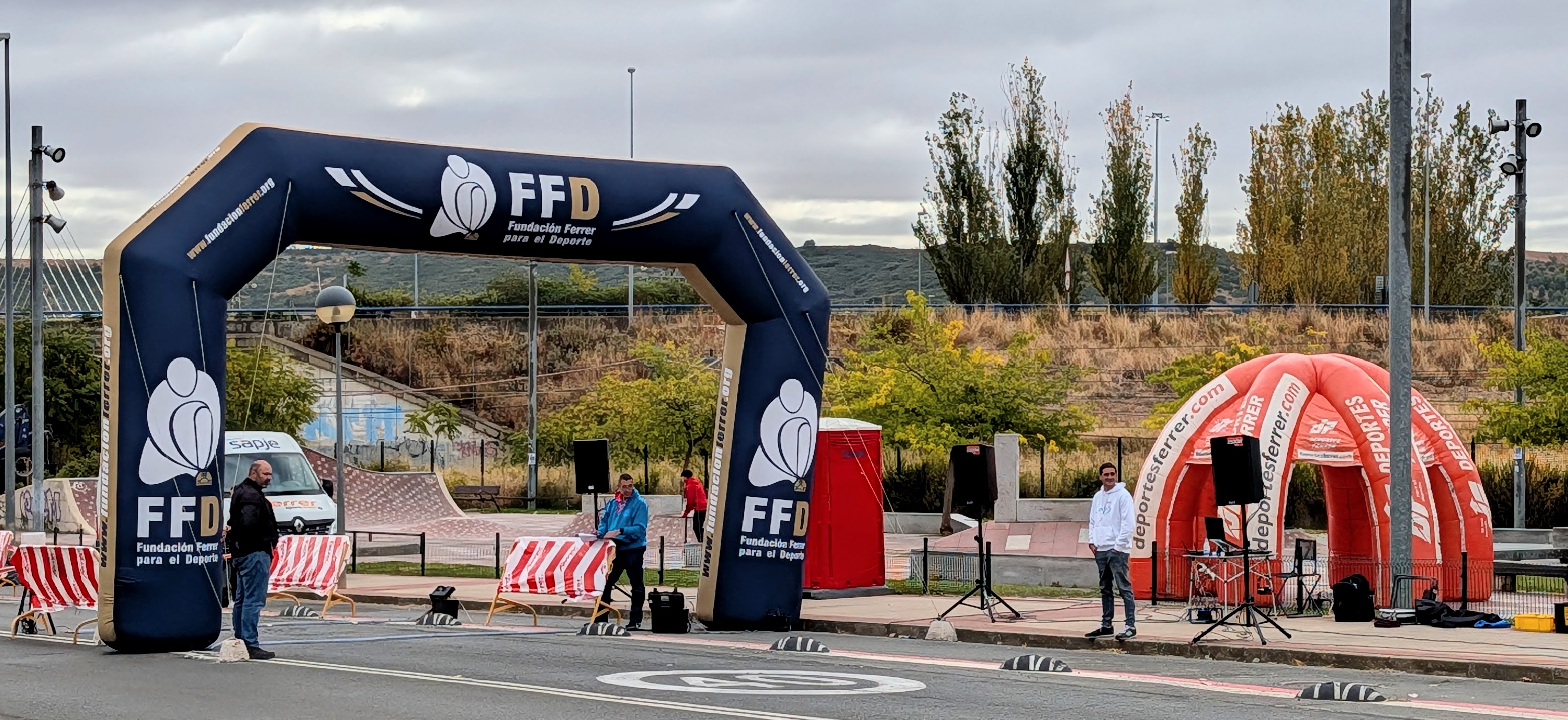 Inflatable gate along the marathon route
