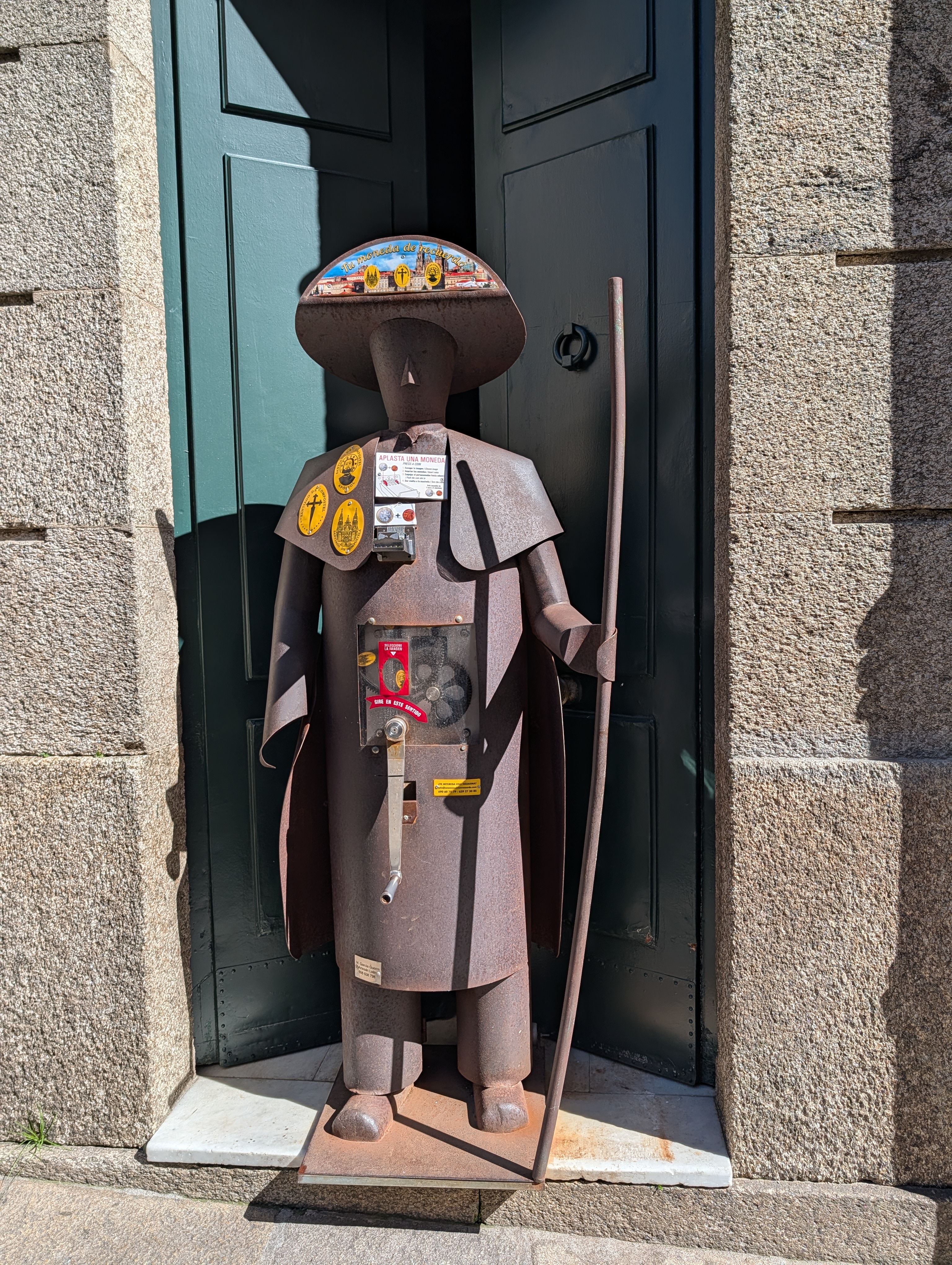 Pilgrim scuplture souvenir machine