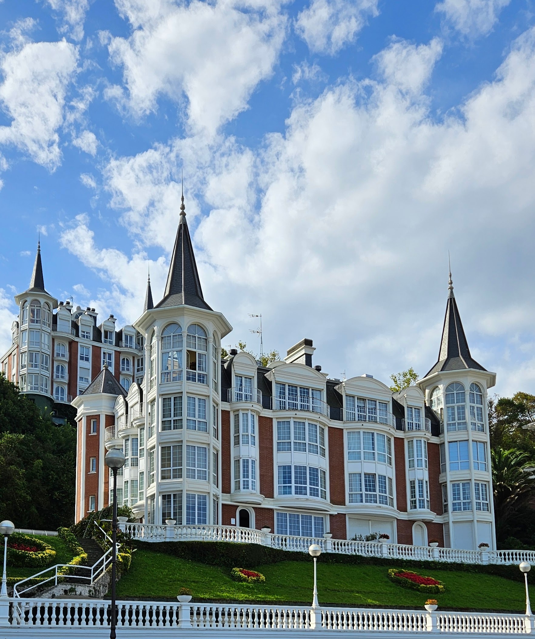 Luxury apartments face the beach