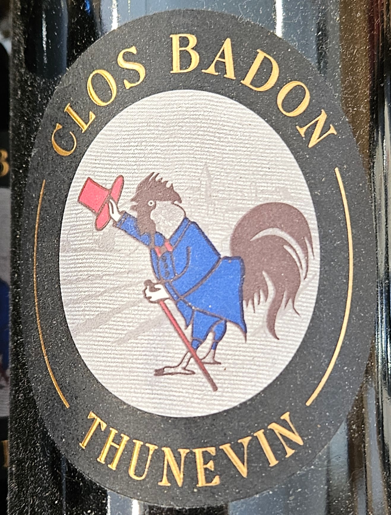 Wine label with rooster tipping his top hat