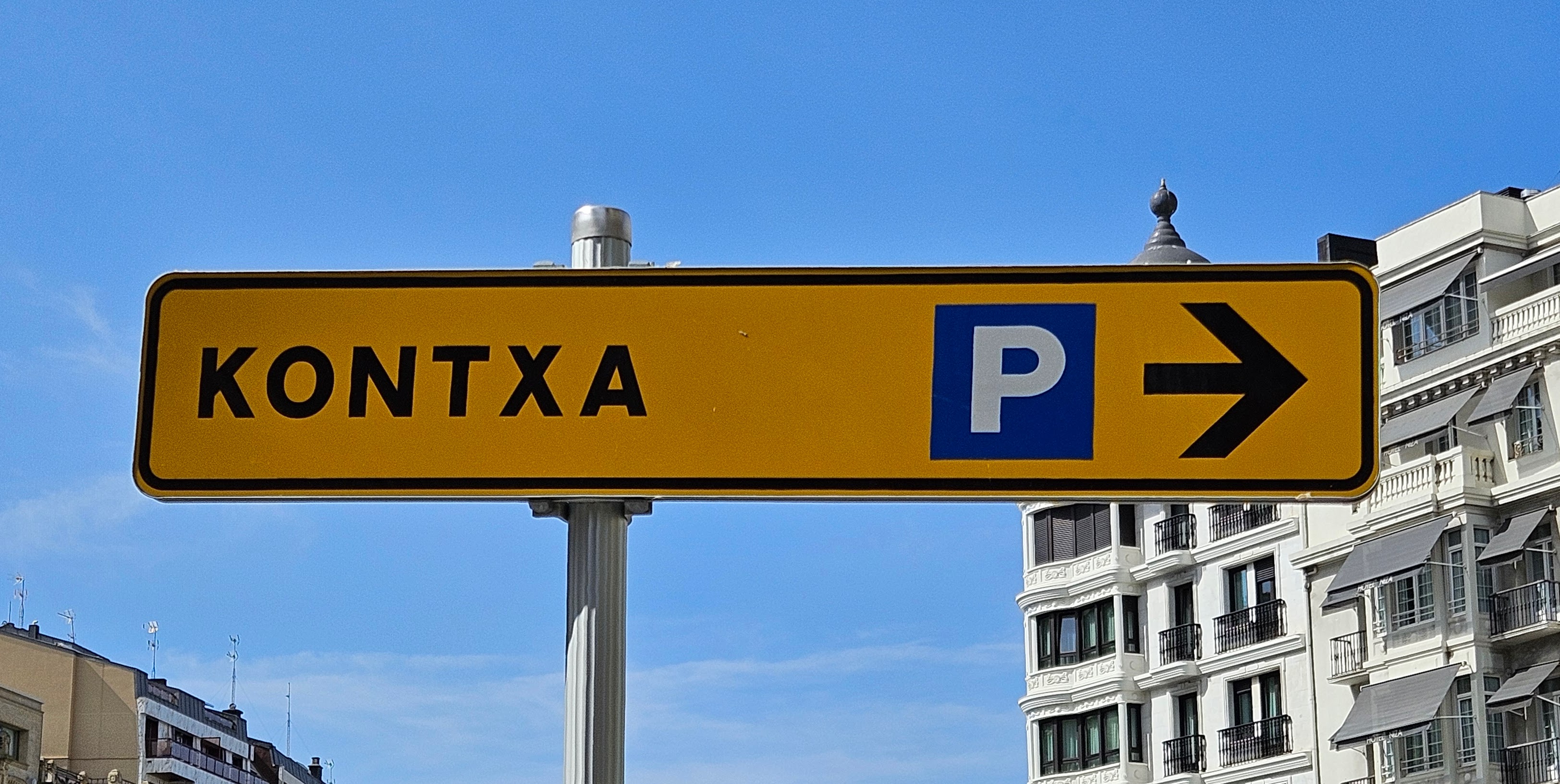 Sign for the Kontxa parking garage