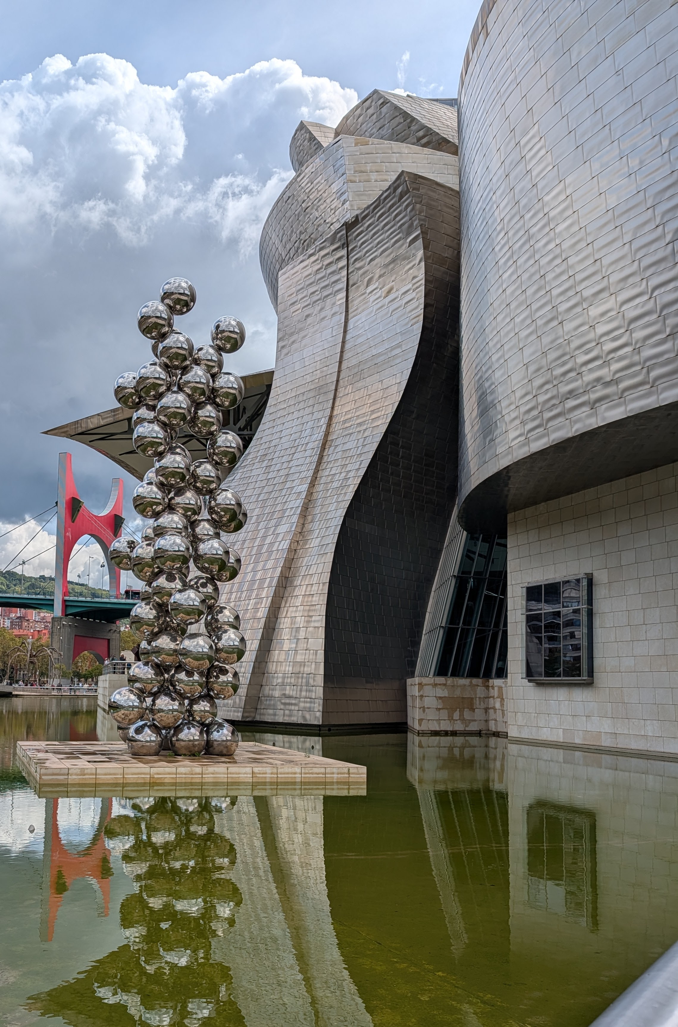 Scultpure: Tall Tree and the Eye, by Anish Kapoor