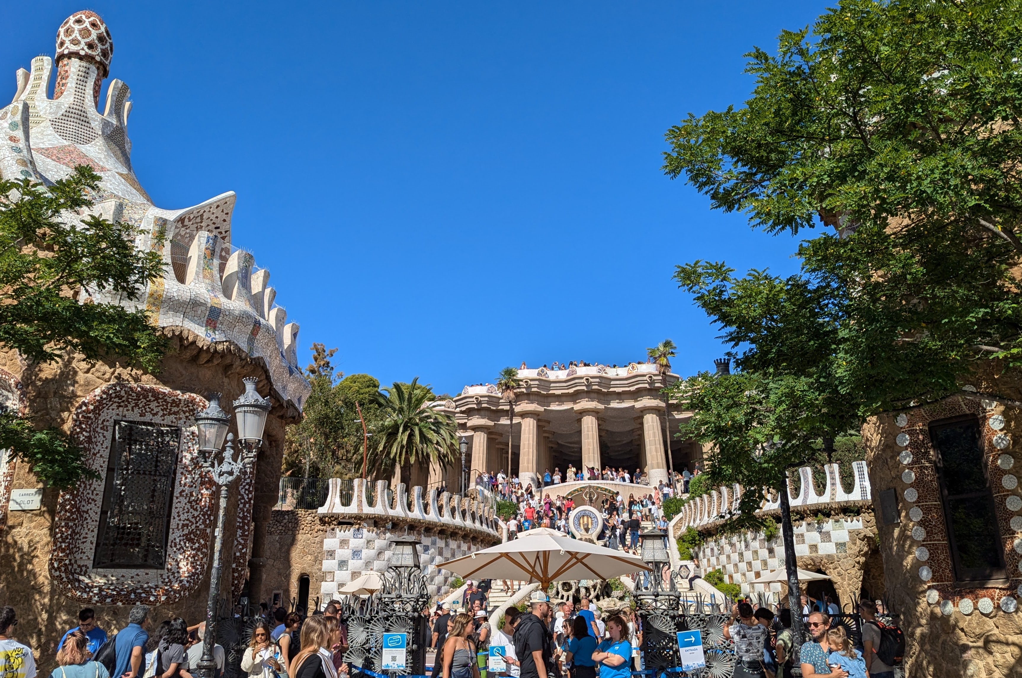 Crowds at Parque Güell