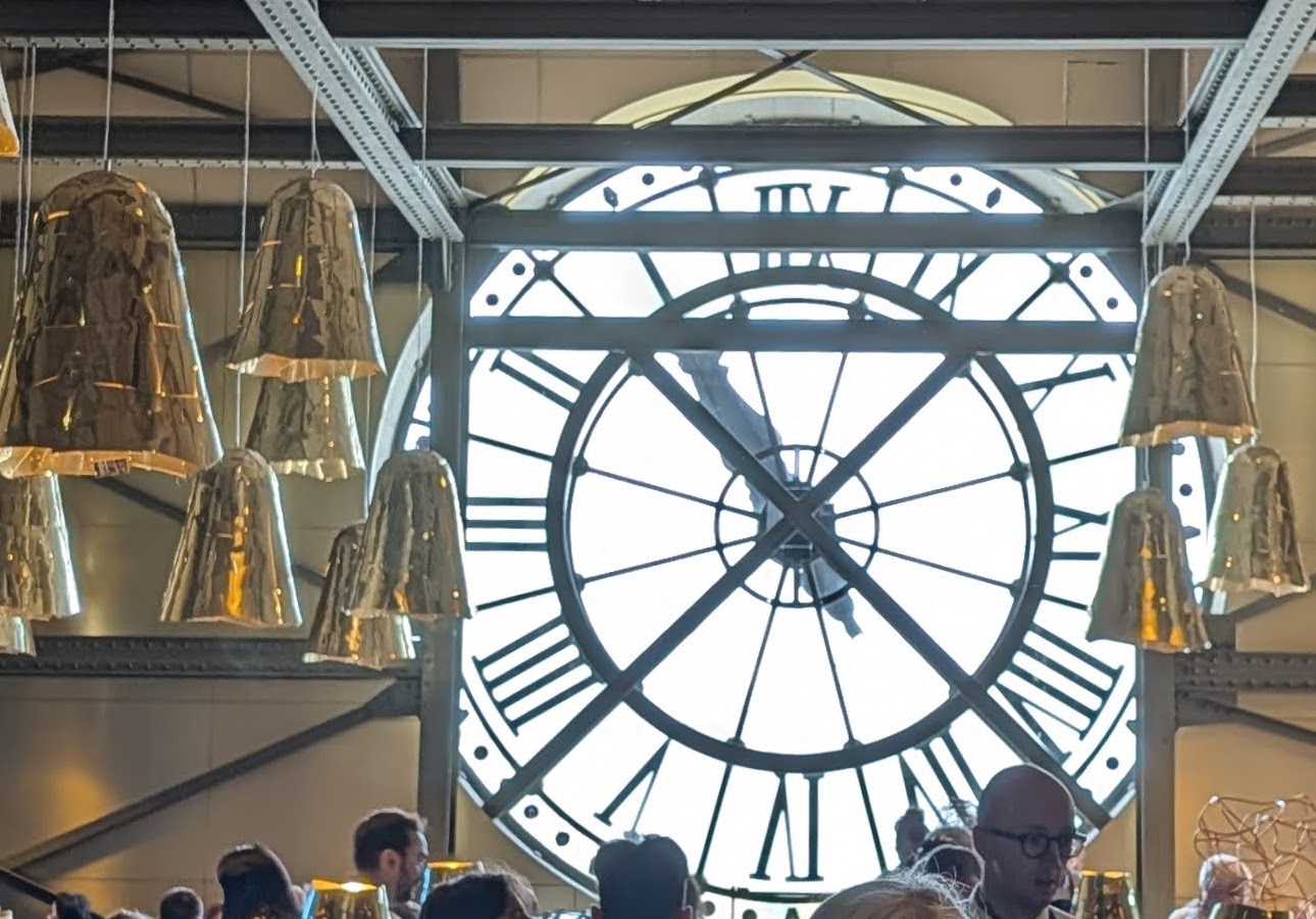 Cafe behind the clock