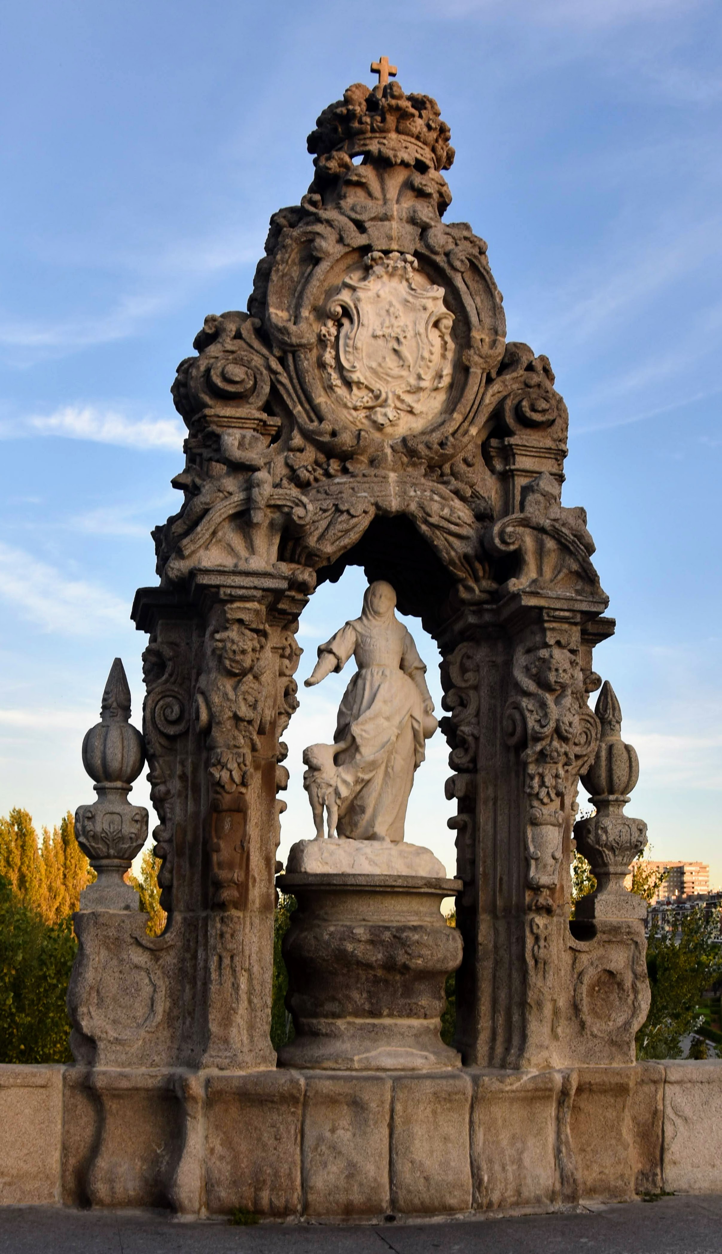 Ornate statue on the pedestrian Puente de Toledo