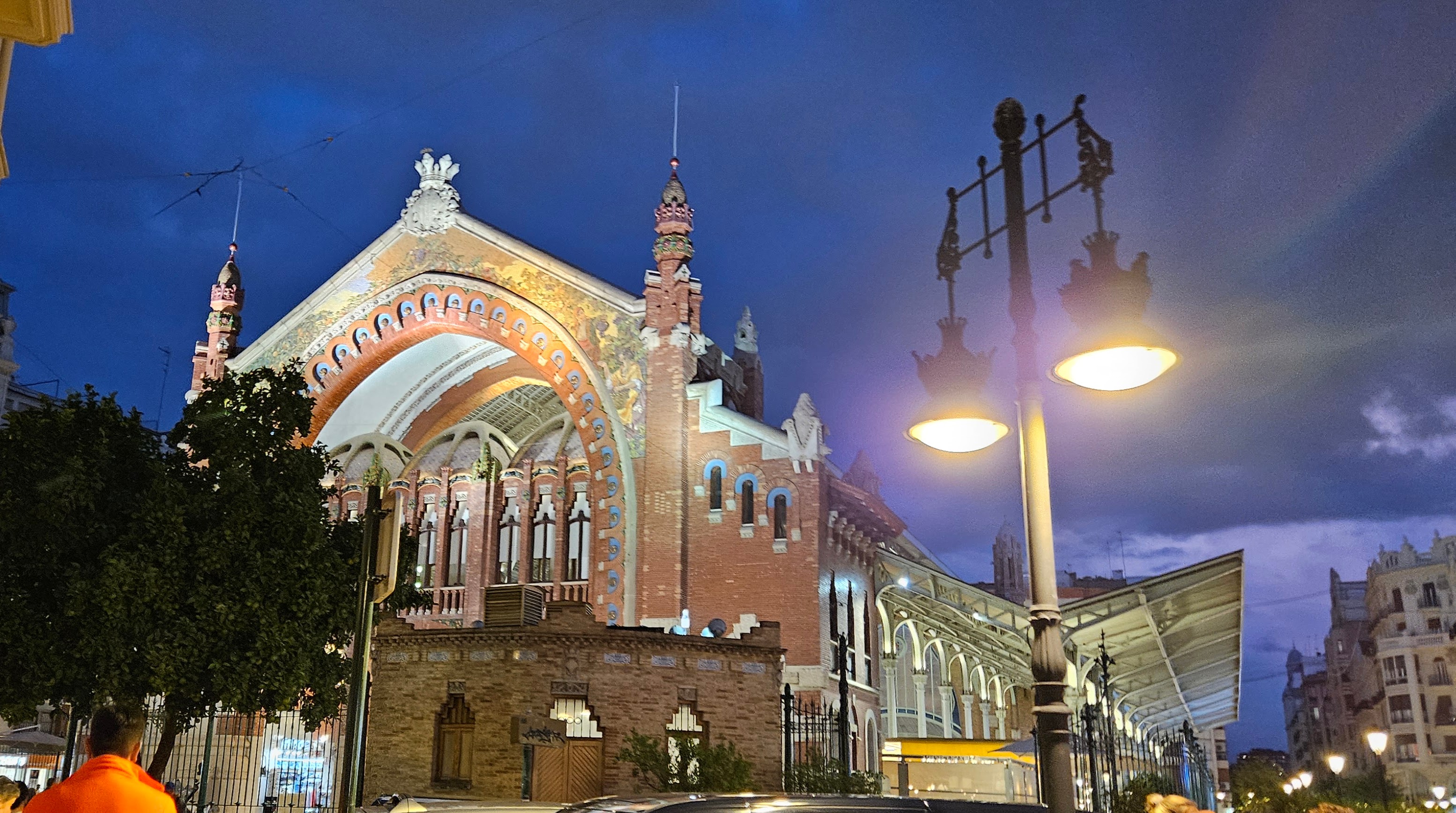 Mercat de Colom at night