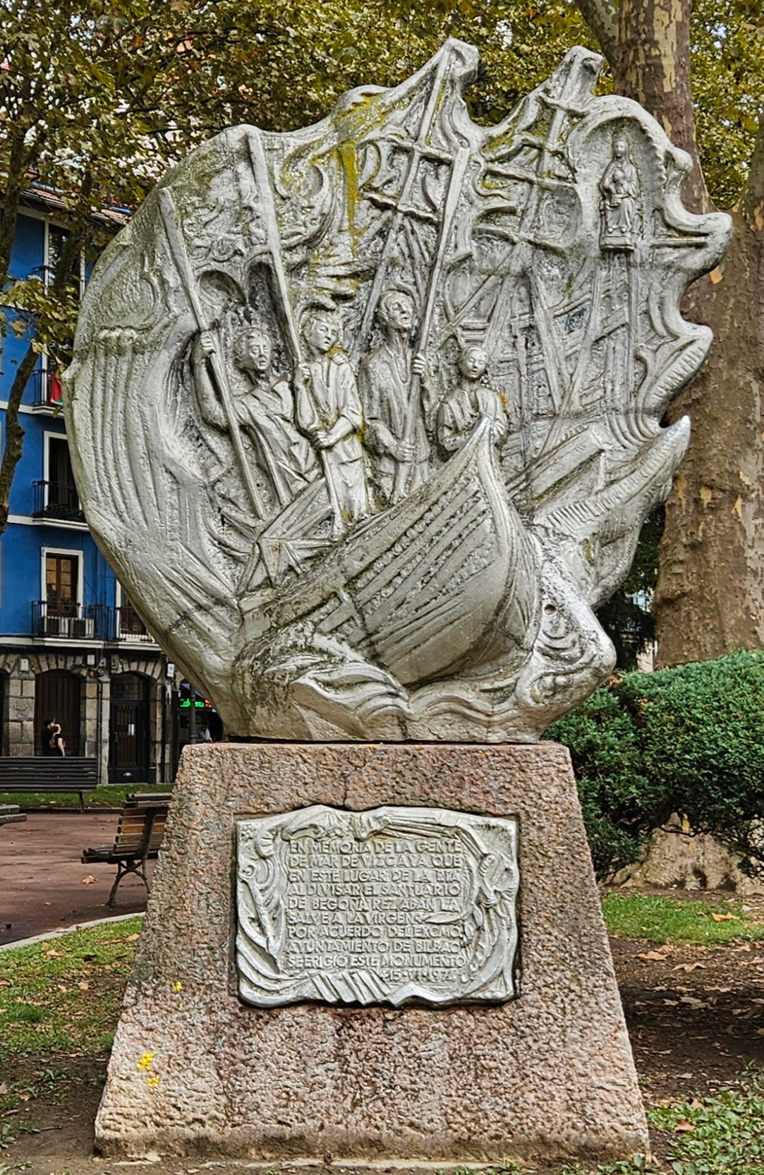 Memorial to sailors