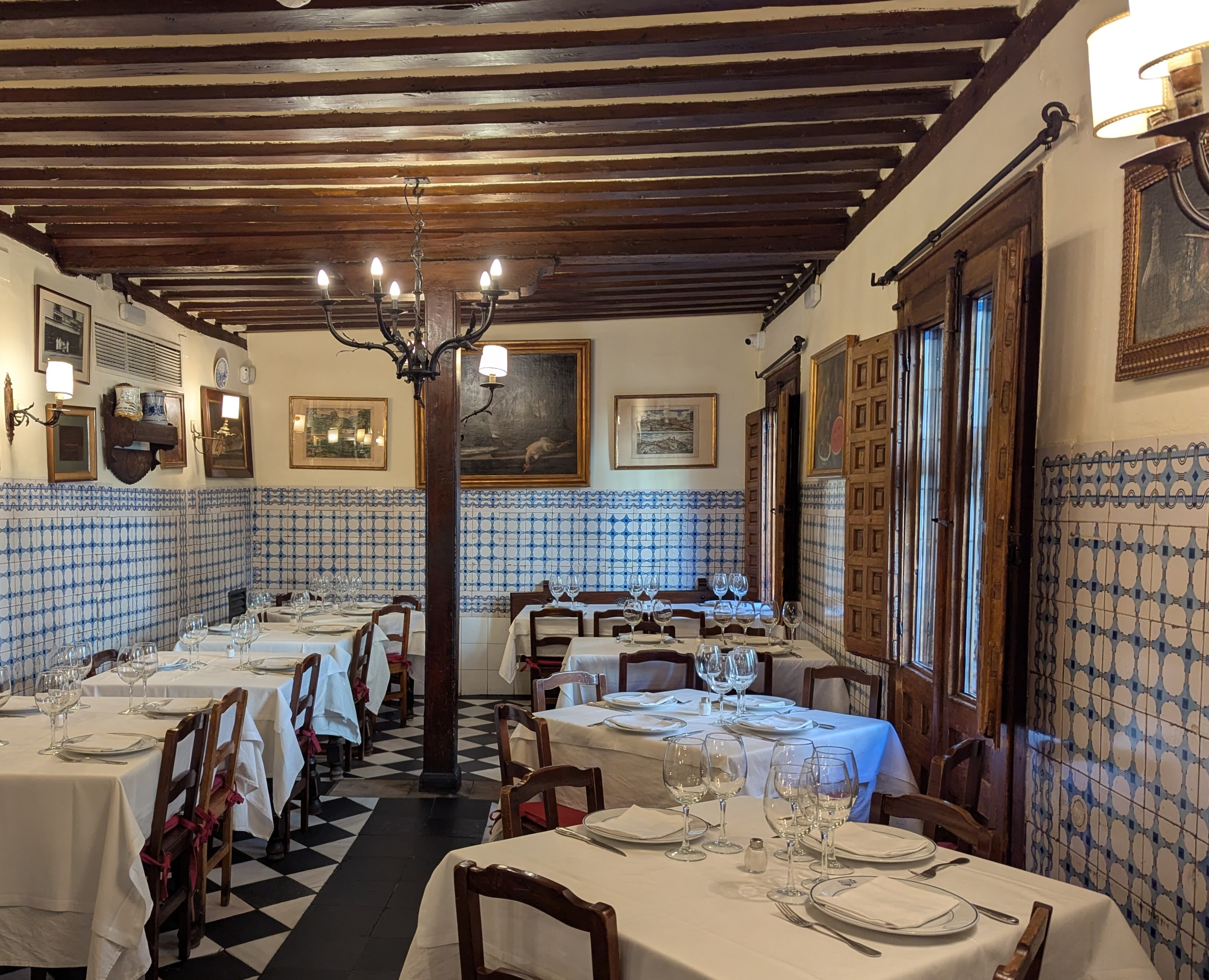 Newer dining room upstairs at Botín's